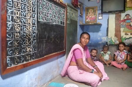 Balsewa care worker and children in Ahmedabad