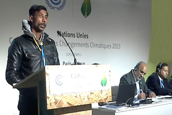 Mansoor, waste picker from Bengaluru, speaks at COP21 panel