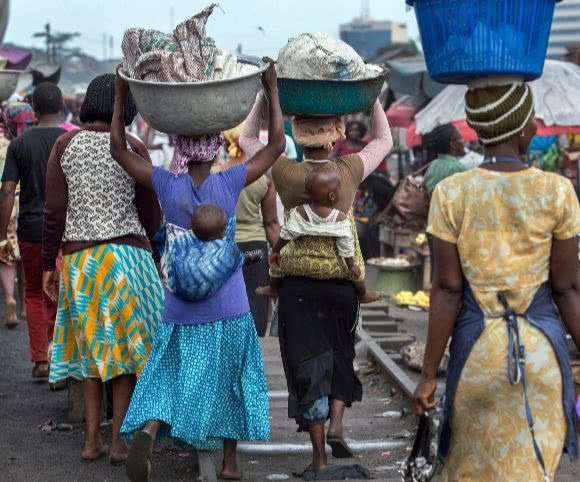 Kayayei (porters) carrying children in Accra