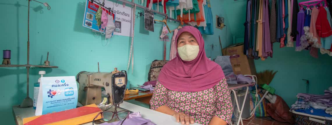 A home-based worker in Bangkok, Thailand, during the COVID-19 pandemic. Credit: Pattarapon Virat.