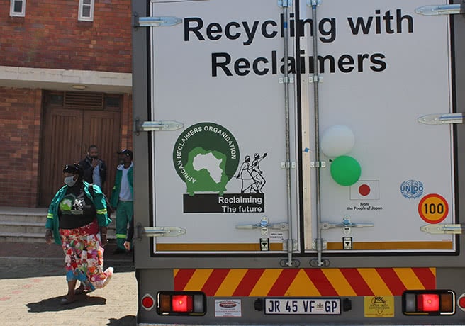 El camión que utiliza ARO para recolectar materiales reciclables de los hogares en Johannesburgo