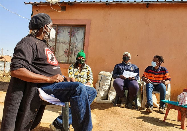 L’éducation relative au vaccin contre la COVID-19 avec les récupératrice·eur·s à Johannesbourg, en Afrique du Sud