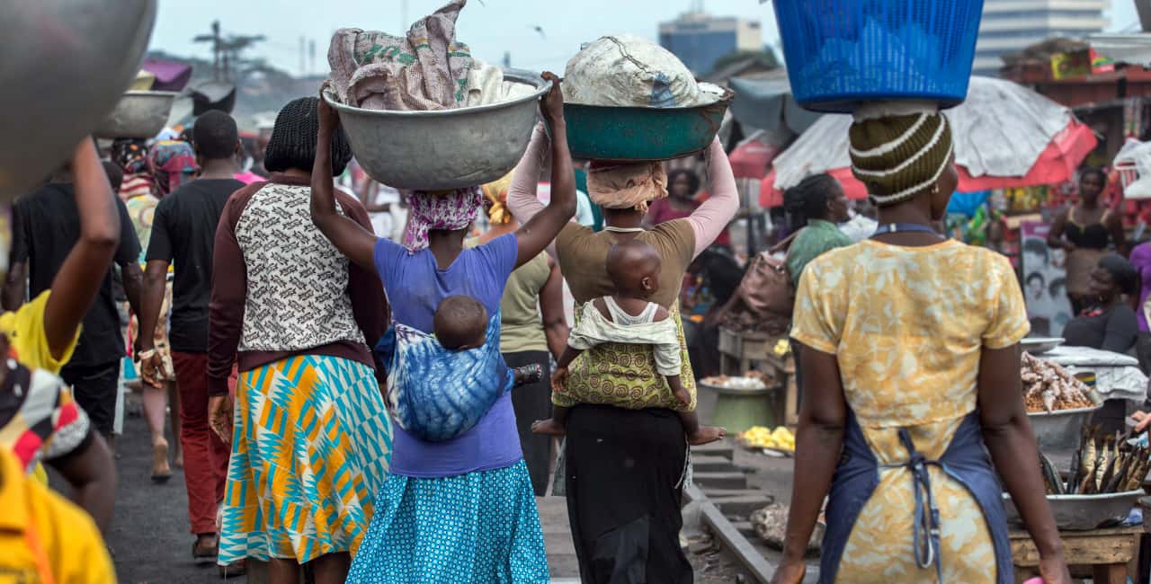 Market porters in Accra, Ghana often complain of pain and other medical issues caused by their work. Credit: Jonathan Torgovnik/Getty Images Reportage