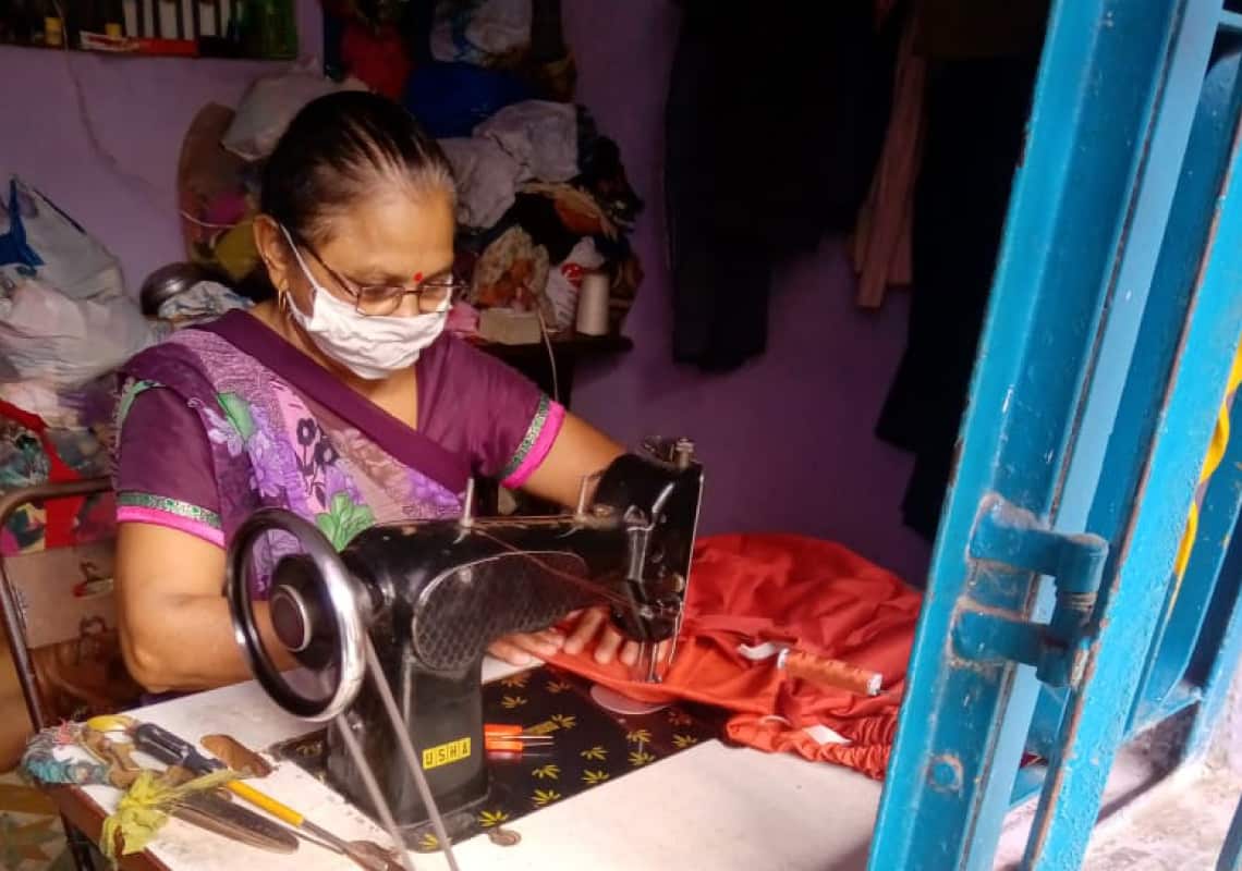 A home-based worker wearing a mask in adherence to COVID-19 protocols in Ahmedabad, India. Photo courtesy of SEWA