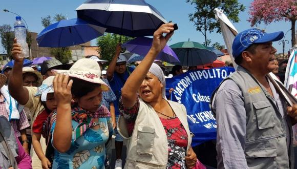 street vendors march