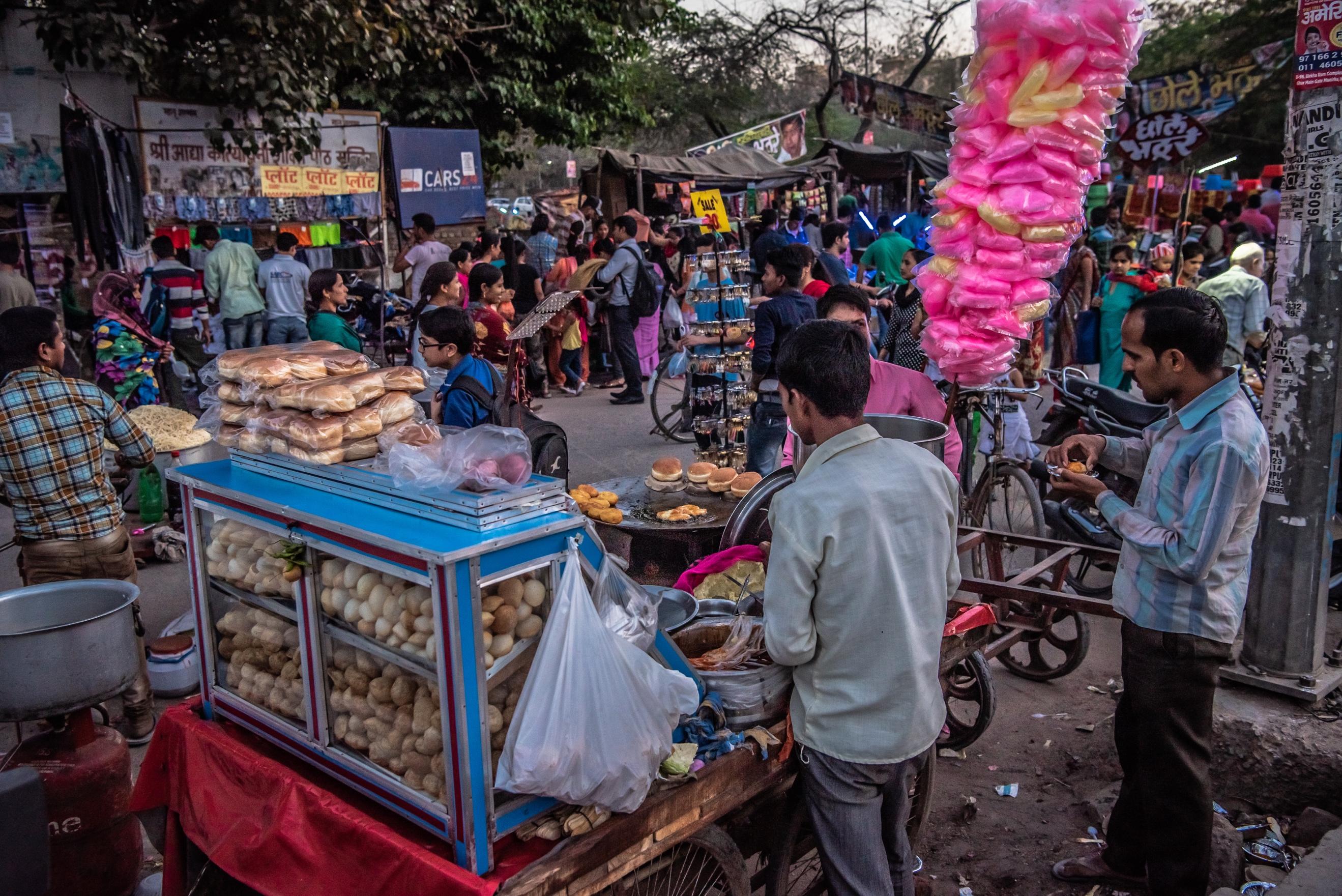 A chaat seller in a weekly market in Delhi. Credit: Rashmi Choudhary
